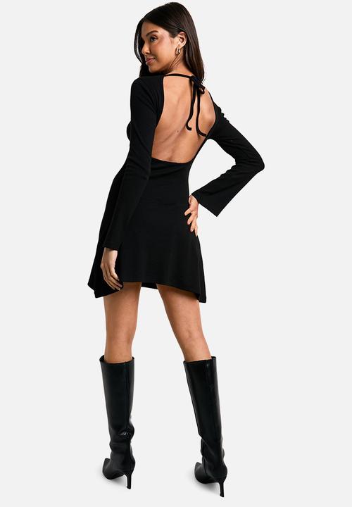 boohoo - Rib Tie Back Shift Dress - Black