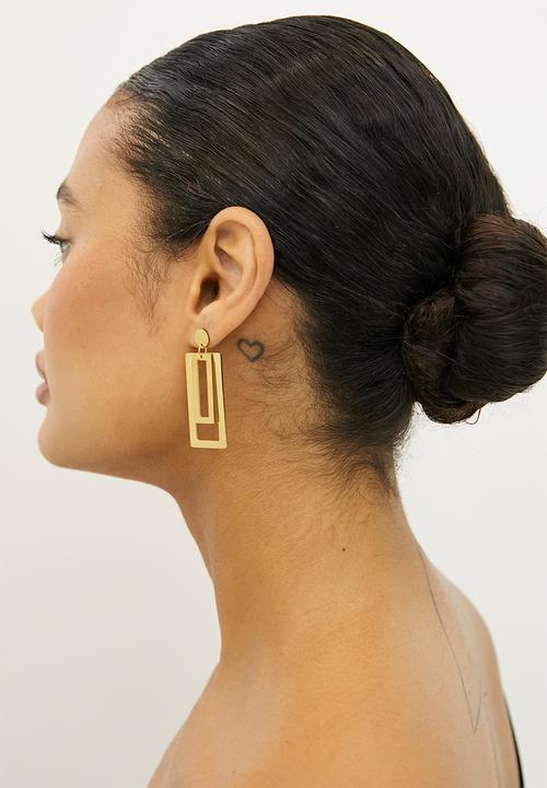Zoe on Trend - Sleek Elongated Design Earrings - gold