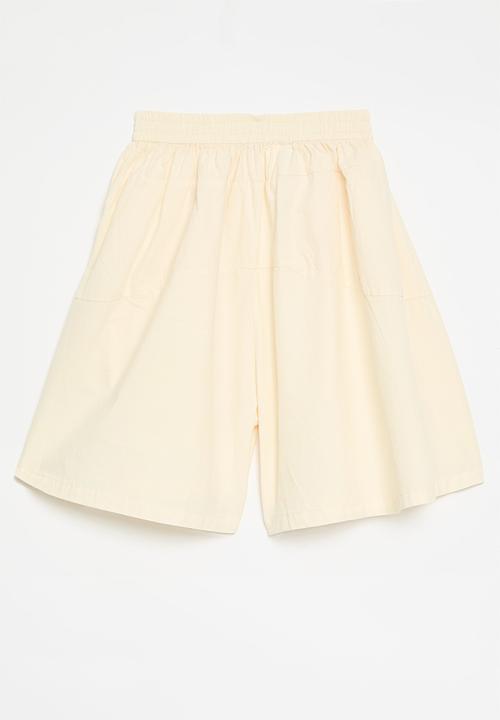 Pop Candy - Flared elasticated waist shorts - cream