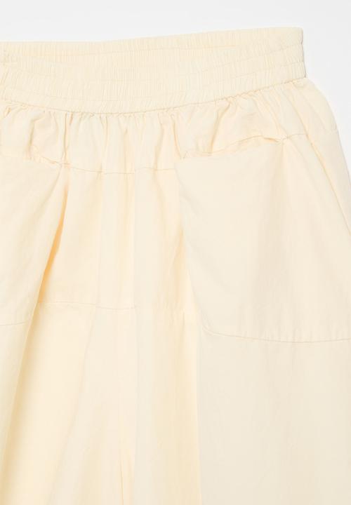 Pop Candy - Flared elasticated waist shorts - cream