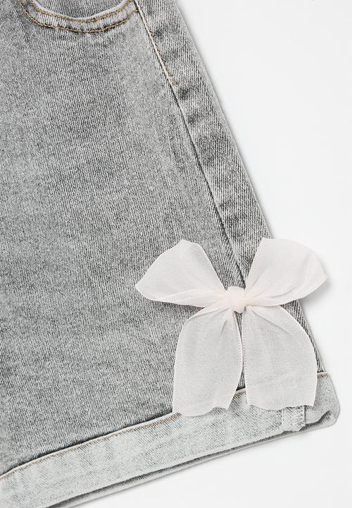 Pop Candy - Cuffed denim shorts with organza bows - grey