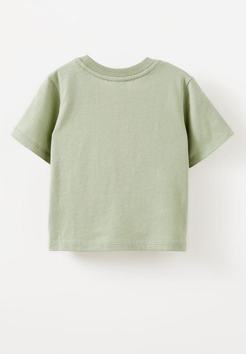 Cotton On - Jamie short sleeve graphic print tee - deep sage/apple pie