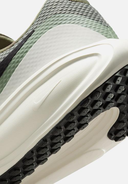 Nike - NIKE REVOLUTION 8