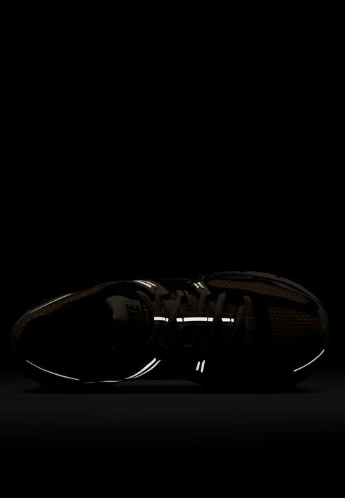 Nike - Nike Zoom Vomero 5