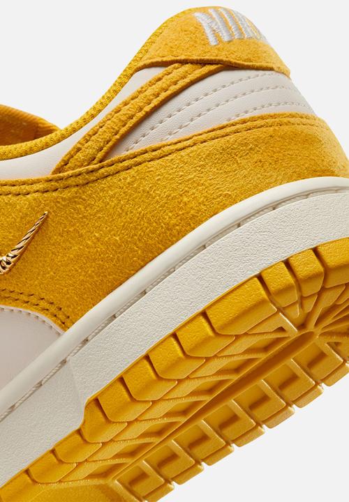 women's nike dunk low yellow