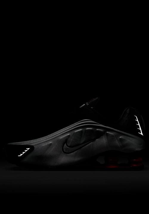 Nike - Nike Shox R4