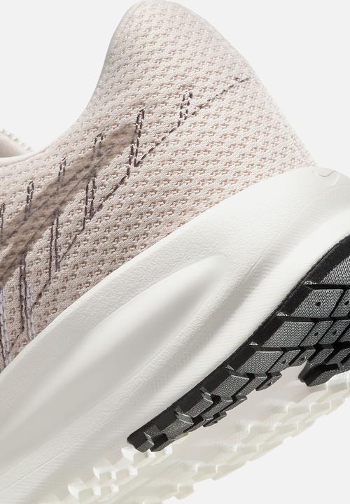 Nike - Nike Run Defy