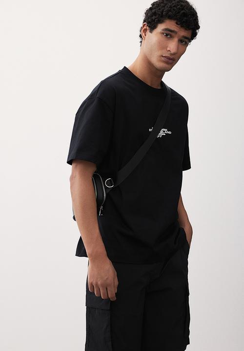 H&M - Regular fit nylon cargo shorts - black