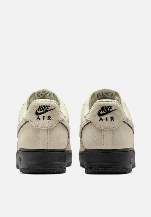 Nike - AIR FORCE 1 '07 LV8