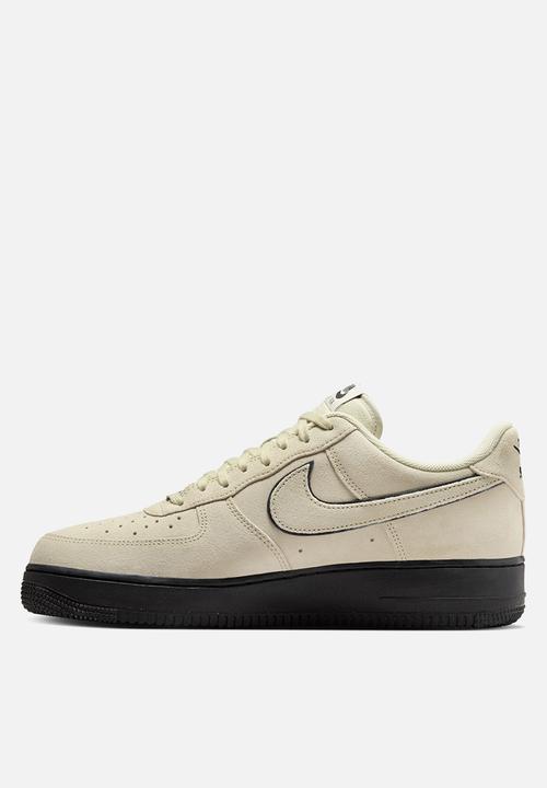 Nike - AIR FORCE 1 '07 LV8