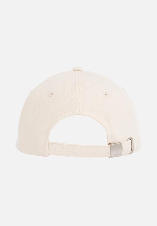 Calvin Klein - Embossed ck cap - neutral