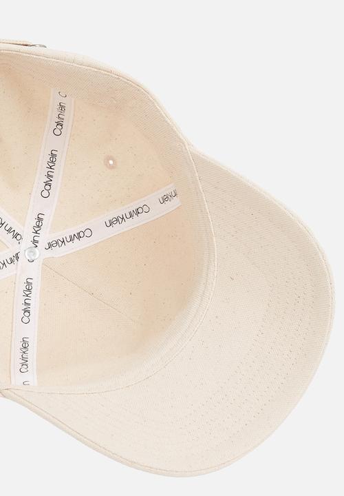 Calvin Klein - Embossed ck cap - neutral