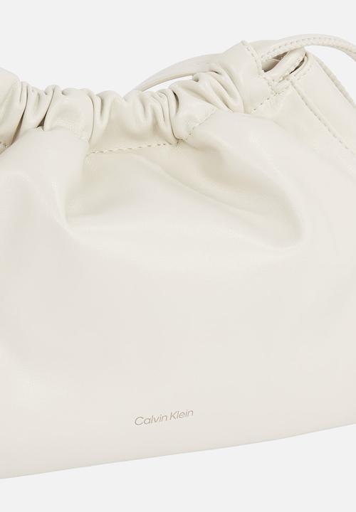 Calvin Klein - Drawstring crossbody26- chalk