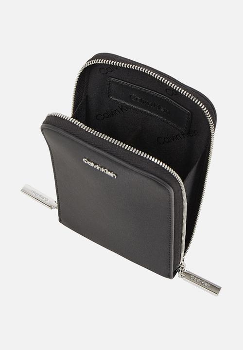 Calvin Klein - Ck must phone crossbody- ck black