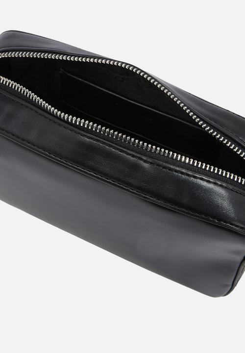 Calvin Klein - Embossed logo camera bag- ck black