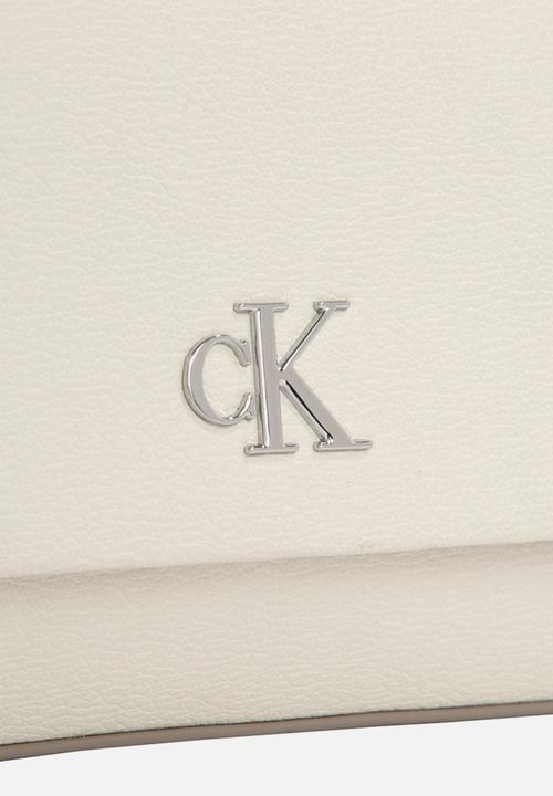 Calvin Klein - Minimal monogram shoulder pouch- silver birch