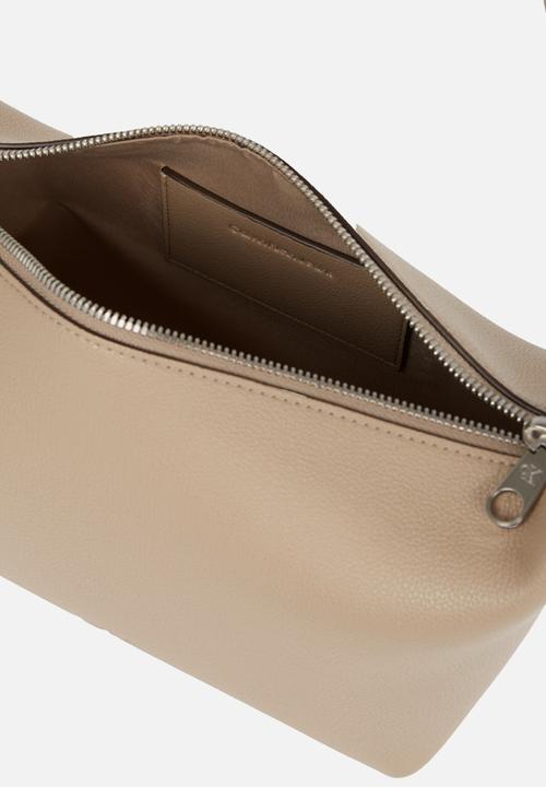 Calvin Klein - Ultralight shoulder bag22 pu- crockery