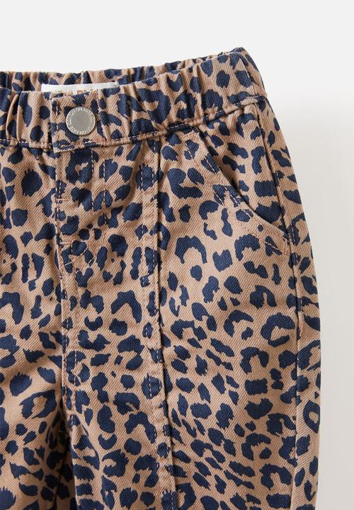 Cotton On - Jordan barrel denim jean - oatmilk/leopard