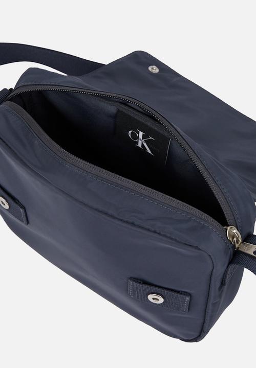 Calvin Klein - Sport Essentials Ut Flap Cb22 - Ombre Blue
