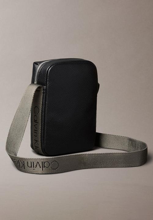 Calvin Klein - Cargo Reporter S Bag - Na Black