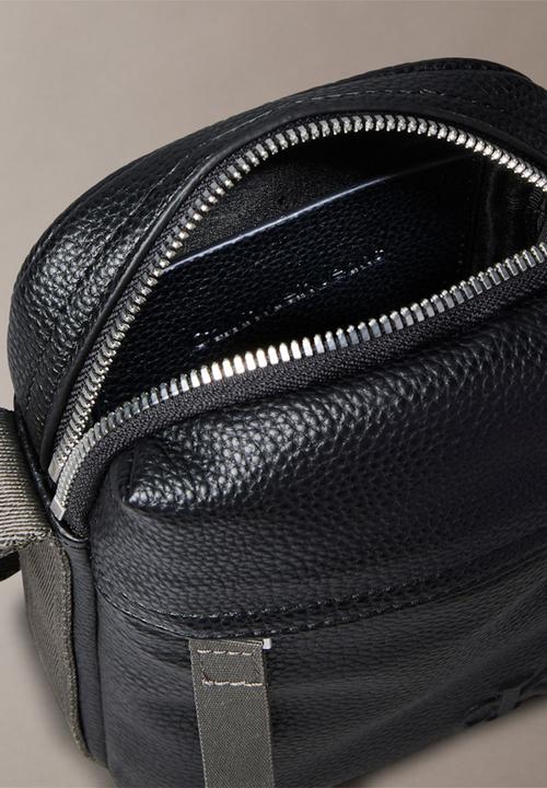 Calvin Klein - Cargo Reporter S Bag - Na Black