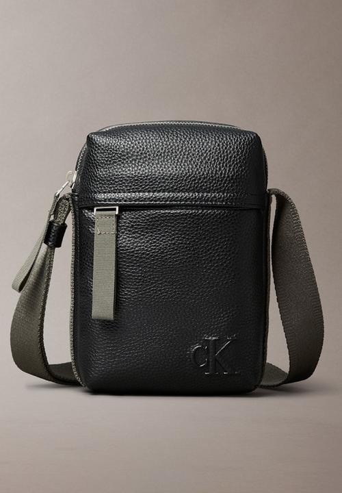 Calvin Klein - Cargo Reporter S Bag - Na Black