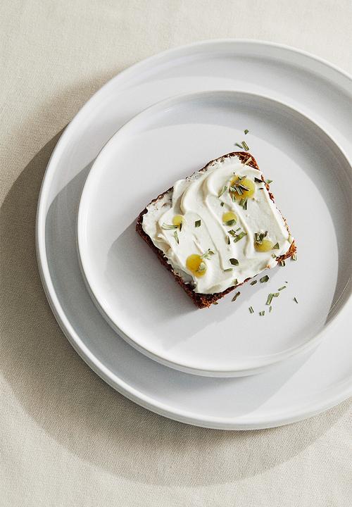 H&M - Stoneware medium plate - white