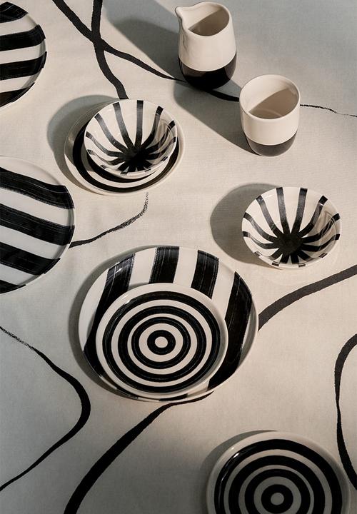 H&M - Patterned stoneware mid plate - black striped