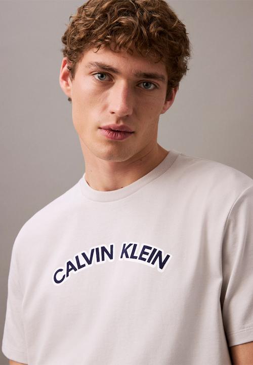 Calvin Klein - Ss 20S Curve Calvin Easy Cn Tee - Gray Violet