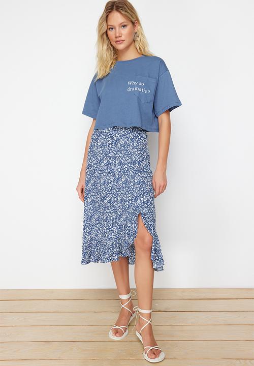 Trendyol - Printed high waist midi stretchy knitted skirt with gather detail and flounce - blue