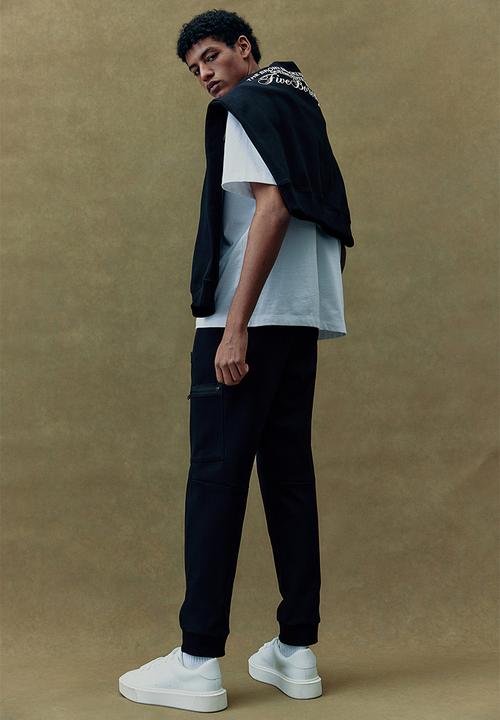 H&M - Slim fit cargo joggers - black
