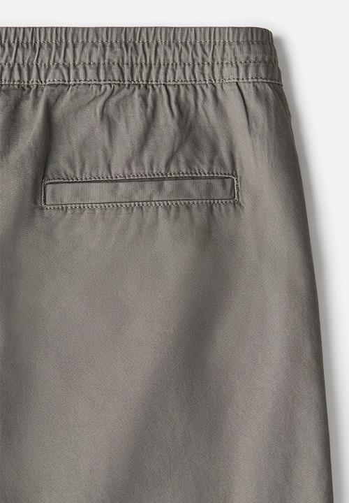 H&M - Regular fit canvas shorts - khaki green 