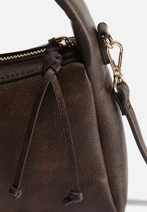 H&M - Small crossbody bag - dark brown distressed 