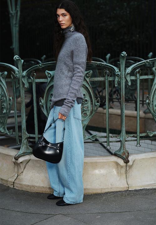 H&M - Barrel regular jeans - light denim blue