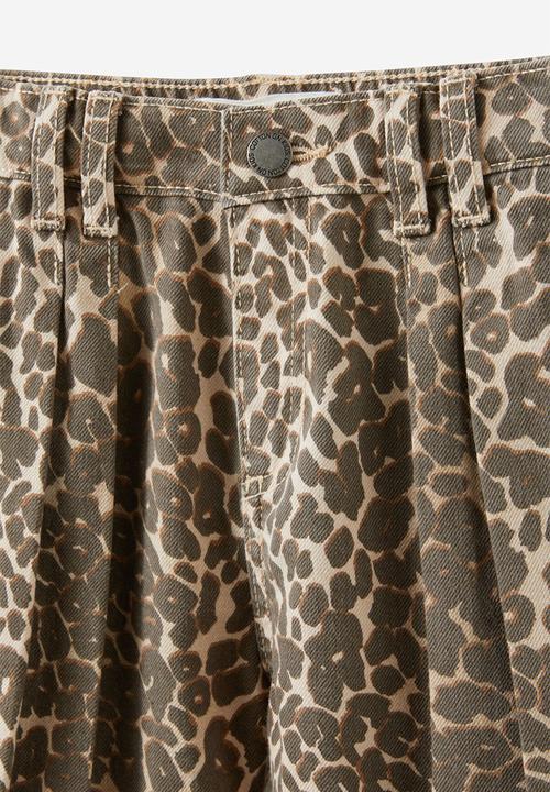 Cotton On - Sarai pleat front denim short - summer leopard