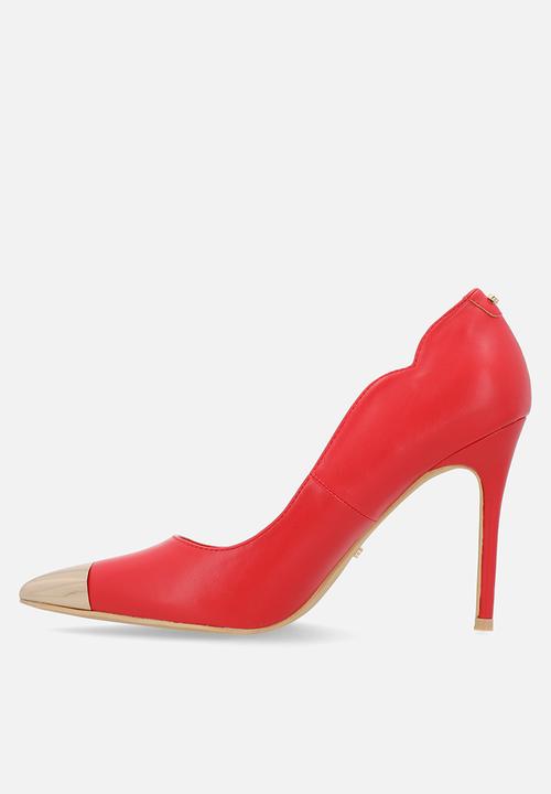 Miss Black - Lola 53 court heel - red
