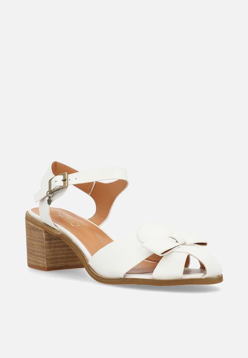 Miss Black - Seranno 5 block heel - white