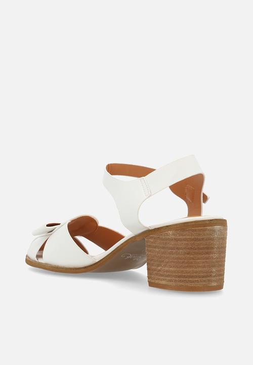 Miss Black - Seranno 5 block heel - white
