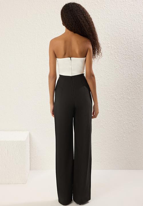 Trendyol - Strapless cut out/window detailed woven stylish jumpsuit  - black white