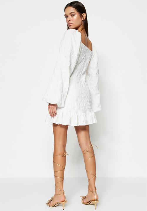 Trendyol - Textured lined Dress with tie detail - Ecru