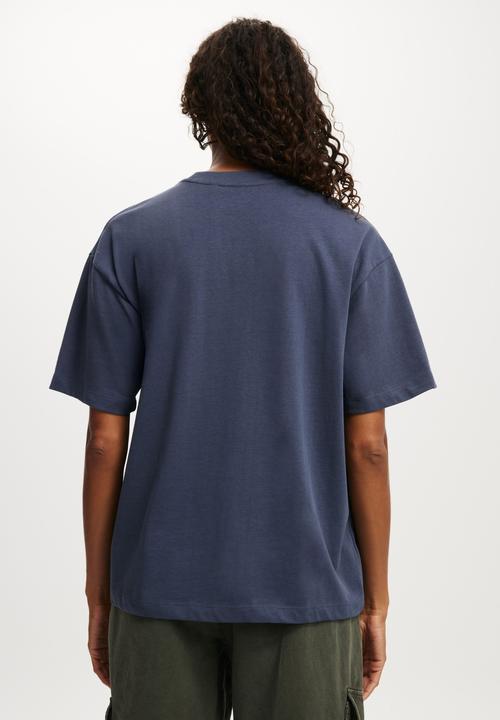 Cotton On - The premium boxy graphic tee - rodeo drive/ collegiate navy