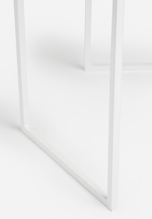 Sixth Floor - U side table