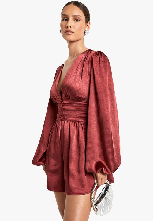 boohoo - Ruched waist satin playsuit - berry