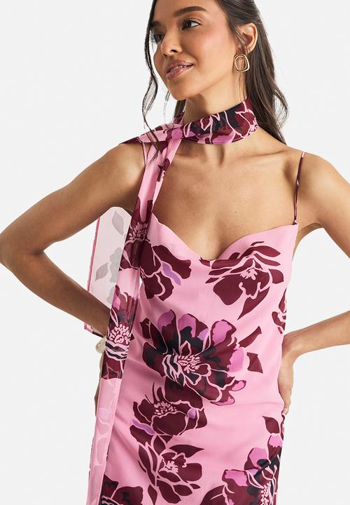 boohoo - Floral chiffon slip dress with neck tie - pink