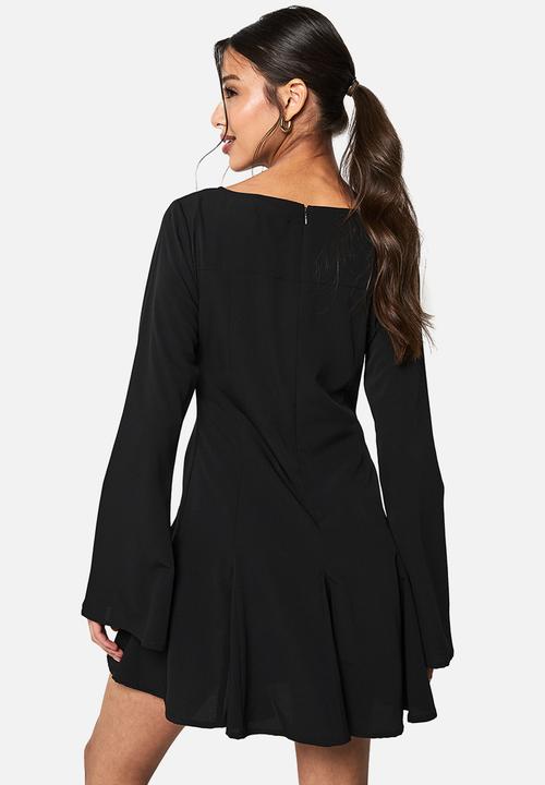 boohoo - Textured slash neck long sleeve godet mini dress - black
