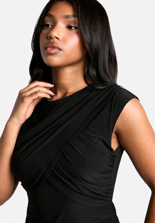 boohoo - Slinky drape cape sleeve mini dress - black