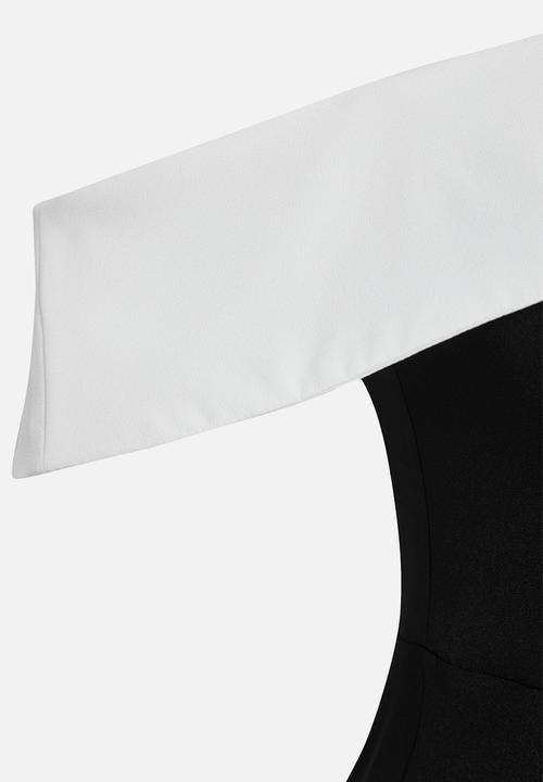 Trendyol - Black-White A-Line Carmen Collar Woven Dress