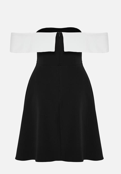 Trendyol - Black-White A-Line Carmen Collar Woven Dress