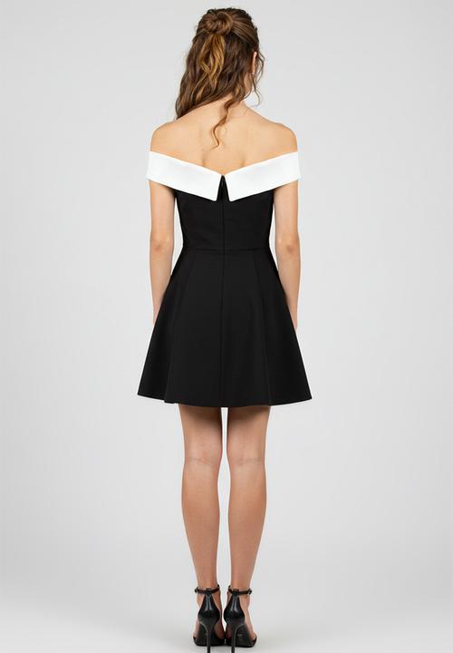 Trendyol - Black-White A-Line Carmen Collar Woven Dress