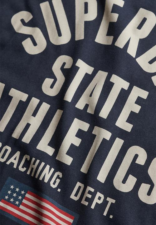 Superdry. - Athletic Ess Tee - Bradley Navy